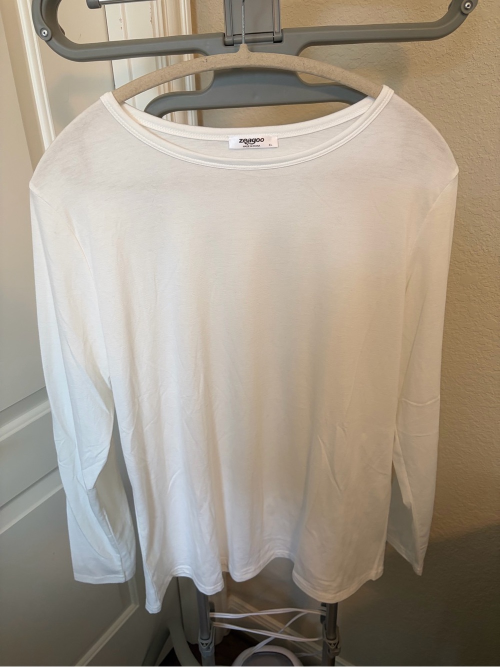 zeagoo Women's White Long Sleeve Boatneck Tee
